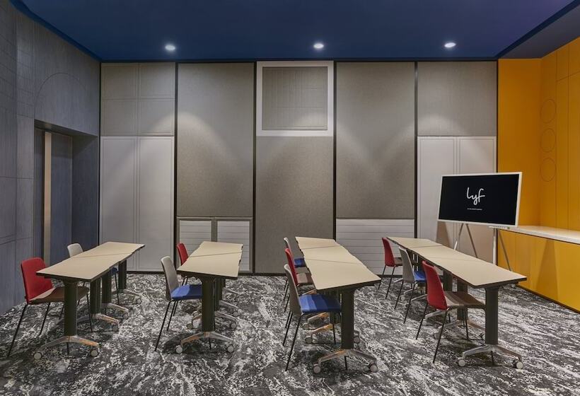 هتل Lyf Farrer Park Singapore