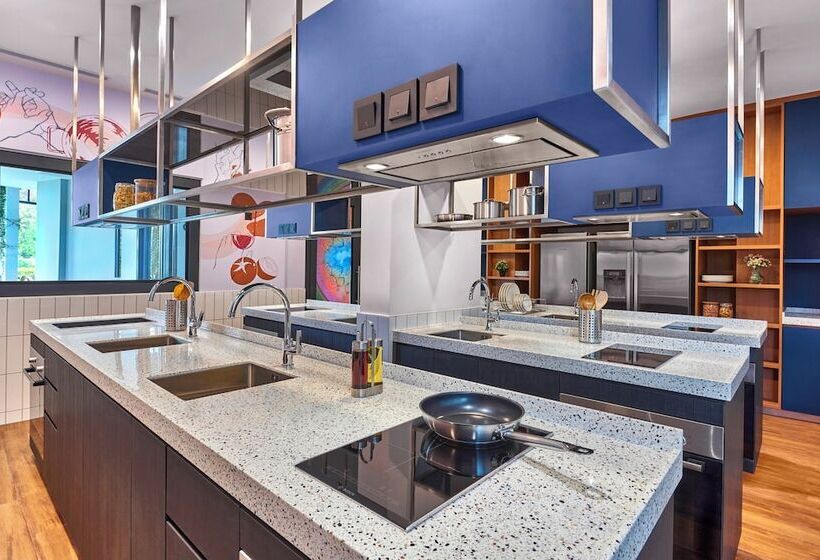 هتل Lyf Farrer Park Singapore