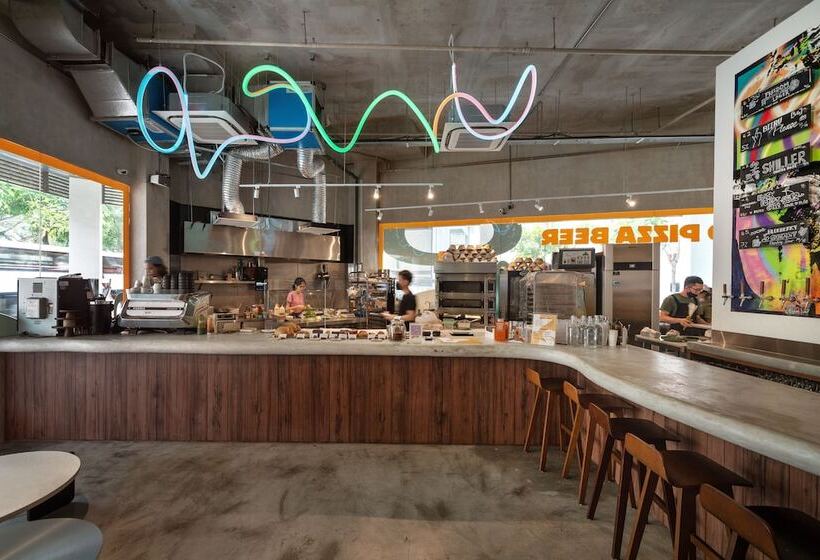 هتل Lyf Farrer Park Singapore