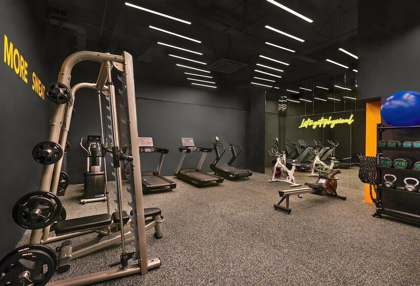 هتل Lyf Farrer Park Singapore