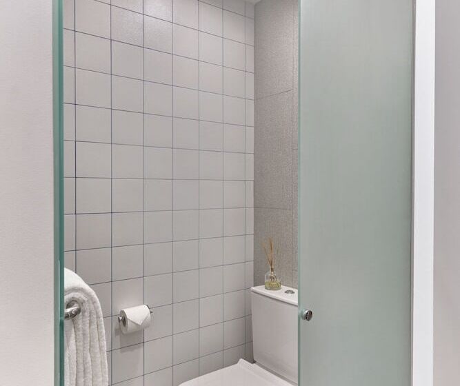 هتل Lyf Farrer Park Singapore