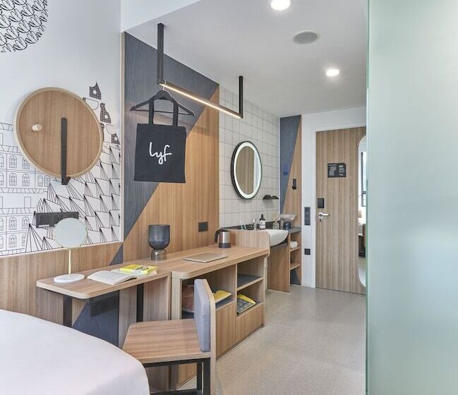 هتل Lyf Farrer Park Singapore