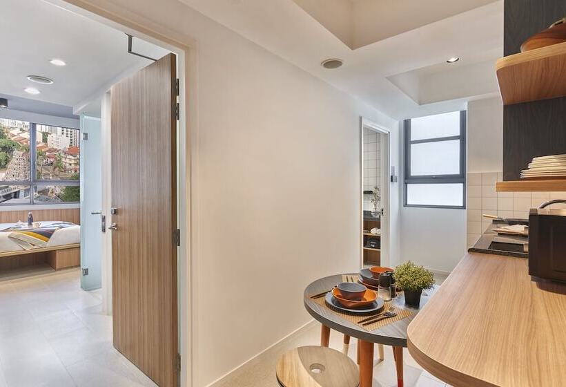 هتل Lyf Farrer Park Singapore