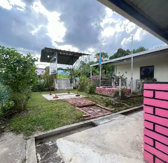 Hotelli Oyo 90415 Seri Desa Homestay