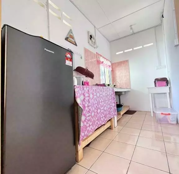 Hotelli Oyo 90415 Seri Desa Homestay