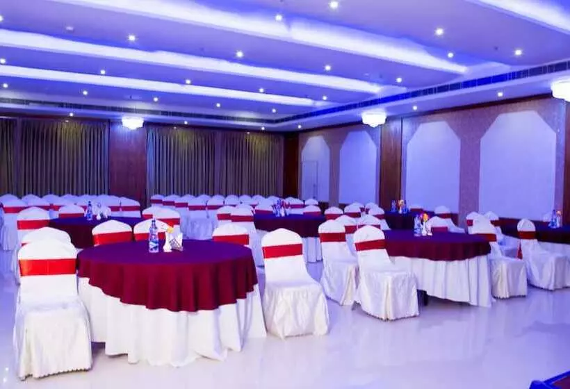 ホテル Kamlesh Continental