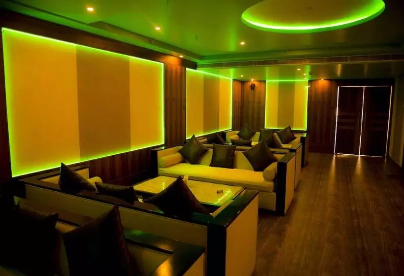 ホテル Kamlesh Continental