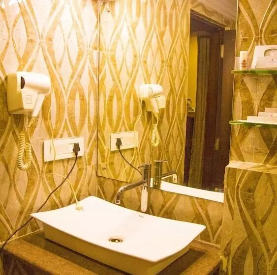 ホテル Kamlesh Continental