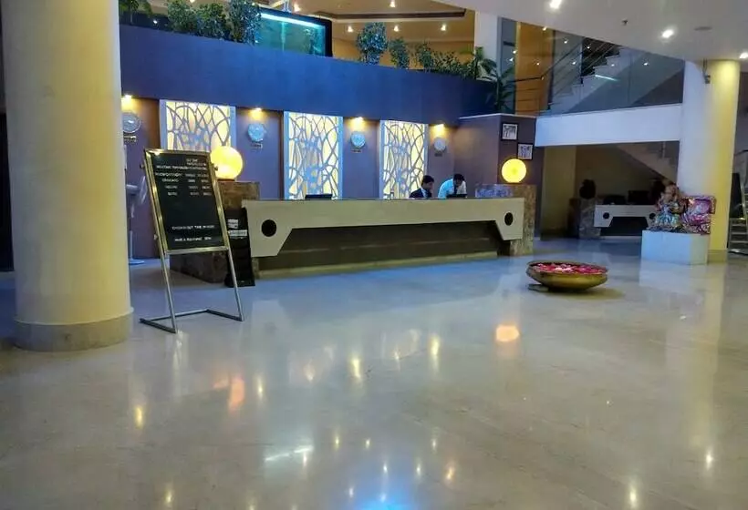 ホテル Kamlesh Continental