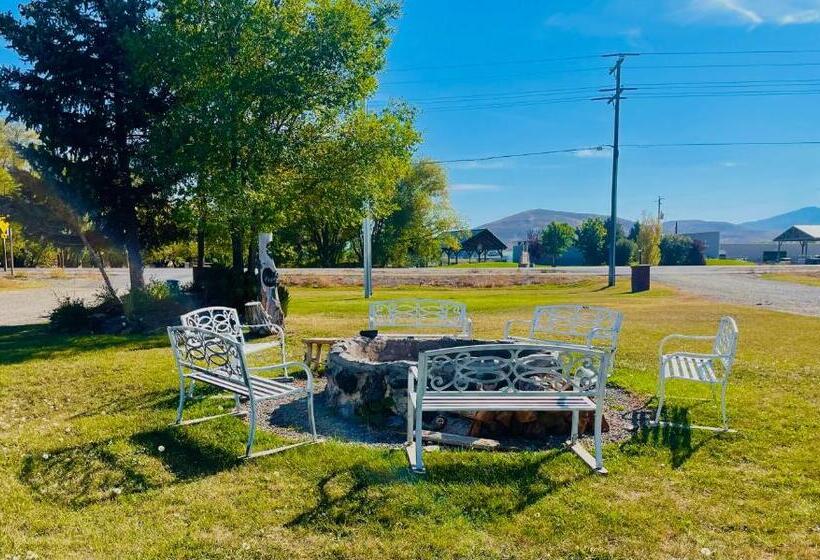 酒店 Sacajawea Inn