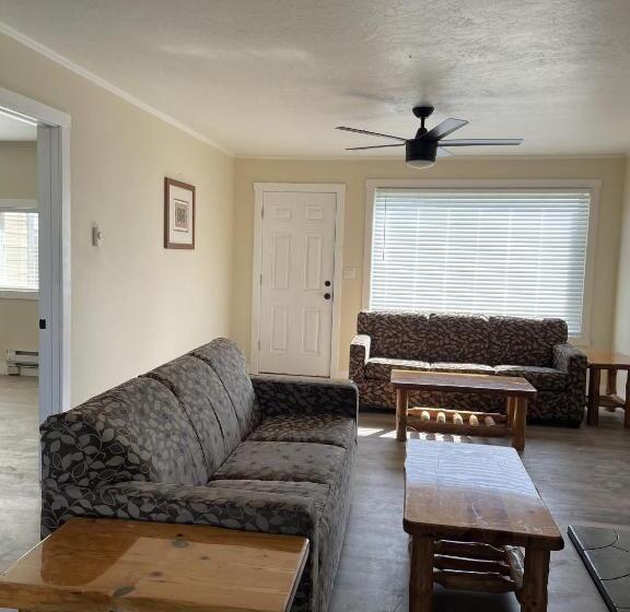 酒店 Sacajawea Inn