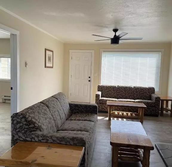 ホテル Sacajawea Inn