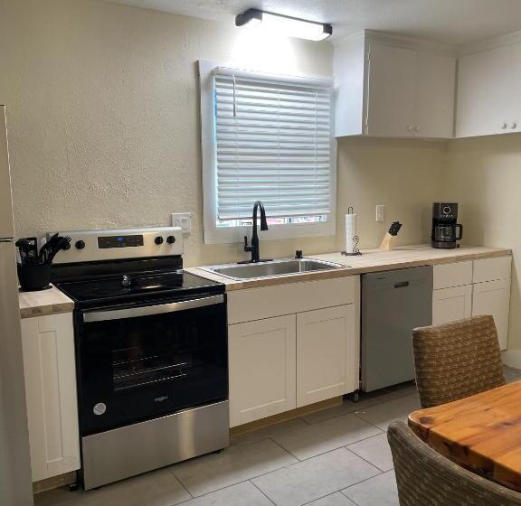 酒店 Sacajawea Inn