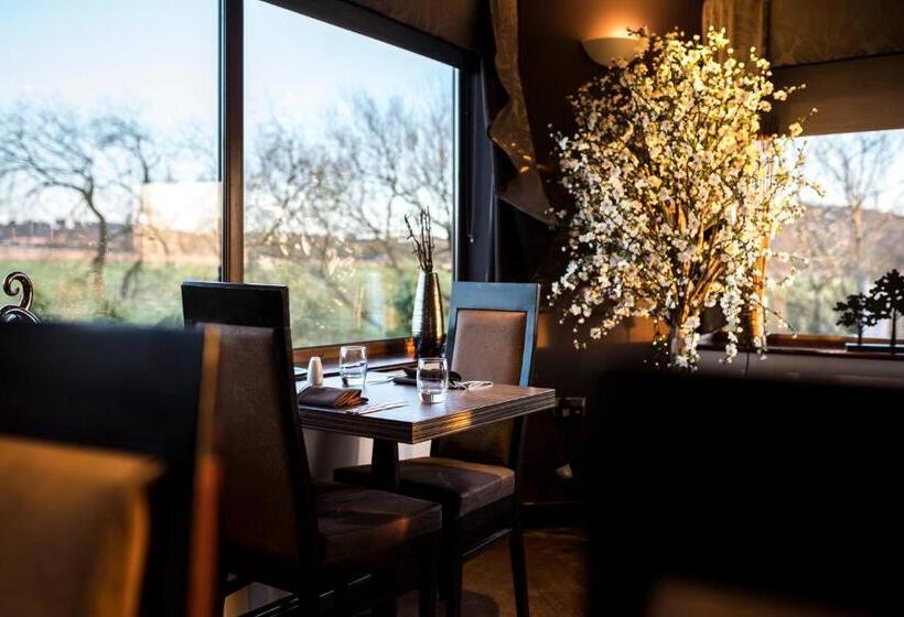 فندق The Chase Golf & Country Club