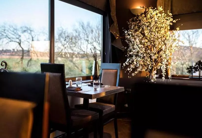 Hotelli The Chase Golf & Country Club