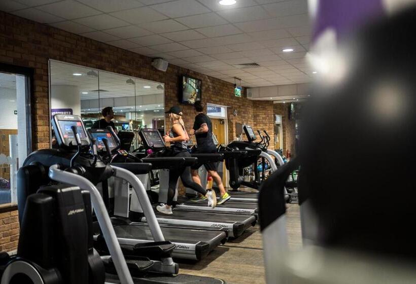 فندق The Chase Golf & Country Club