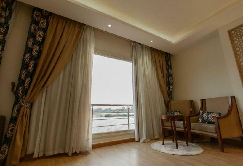 Hotel Nile Transport