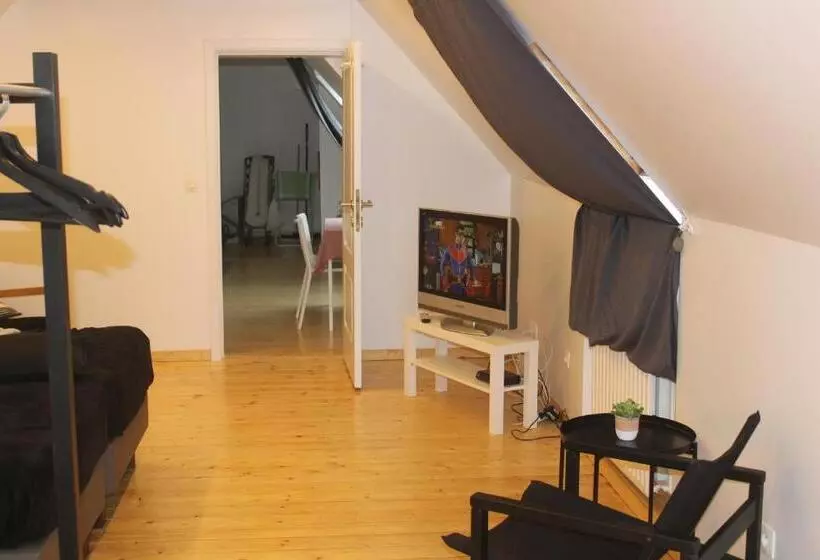 Saffels Nest 33
