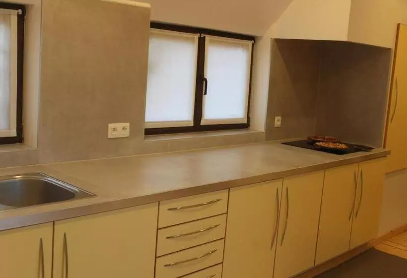 Saffels Nest 33