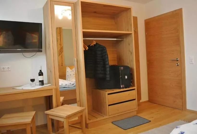 ベッドアンドブレックファースト Haus Fischer Nassfeldblick