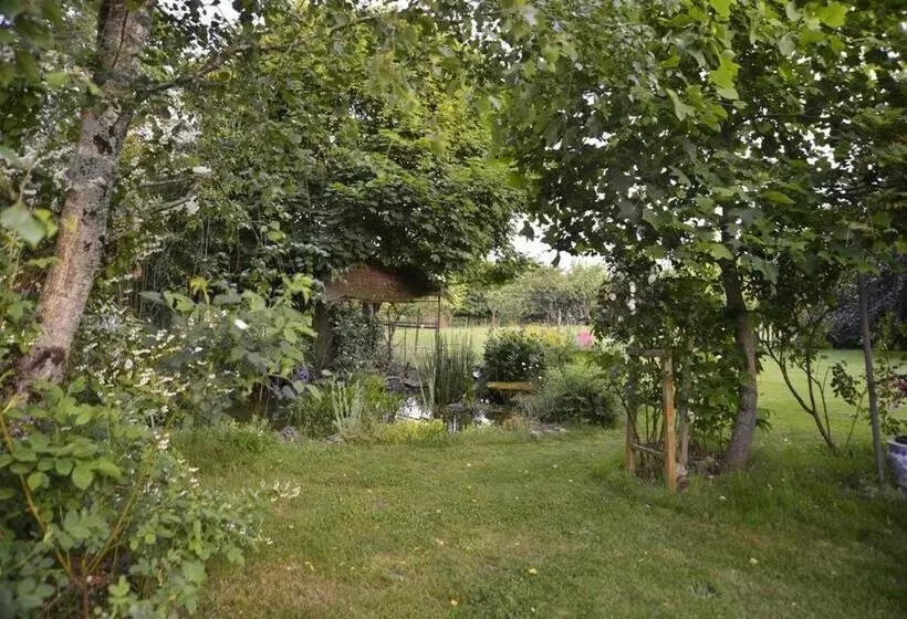 ベッドアンドブレックファースト La Frapperie