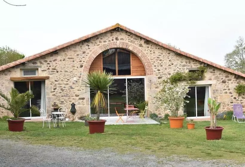 ベッドアンドブレックファースト La Frapperie