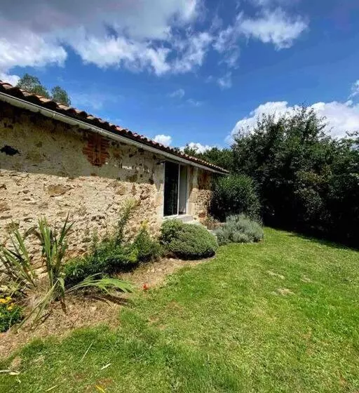 ベッドアンドブレックファースト La Frapperie