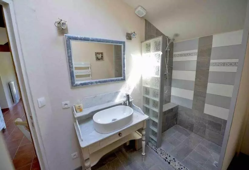 ベッドアンドブレックファースト La Frapperie