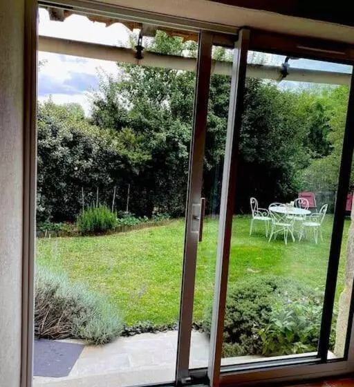 ベッドアンドブレックファースト La Frapperie