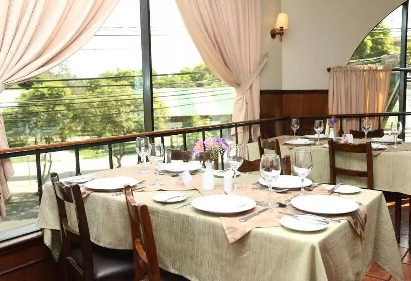 هتل Ohiggins Park