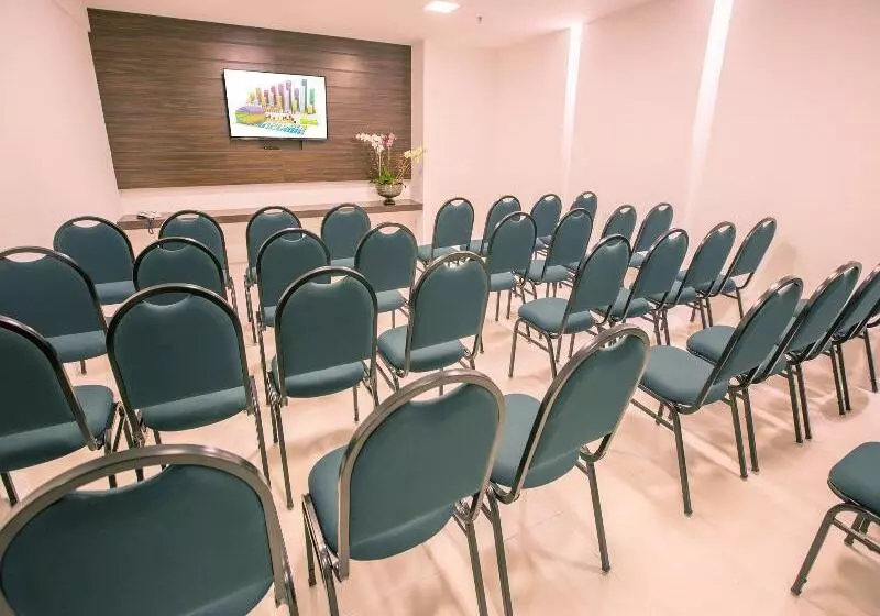 Hotel Athos Bulcão Hplus Executive