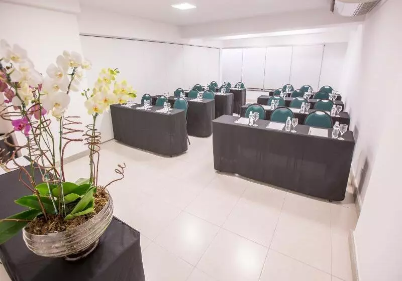 Hotel Athos Bulcão Hplus Executive