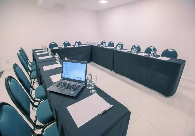 Hotel Athos Bulcão Hplus Executive