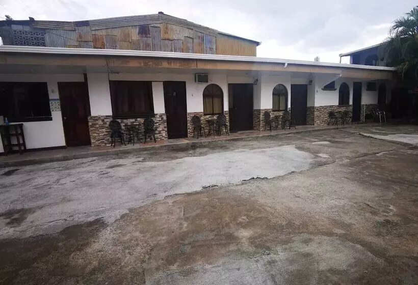 Отель Cabinas Madeleine