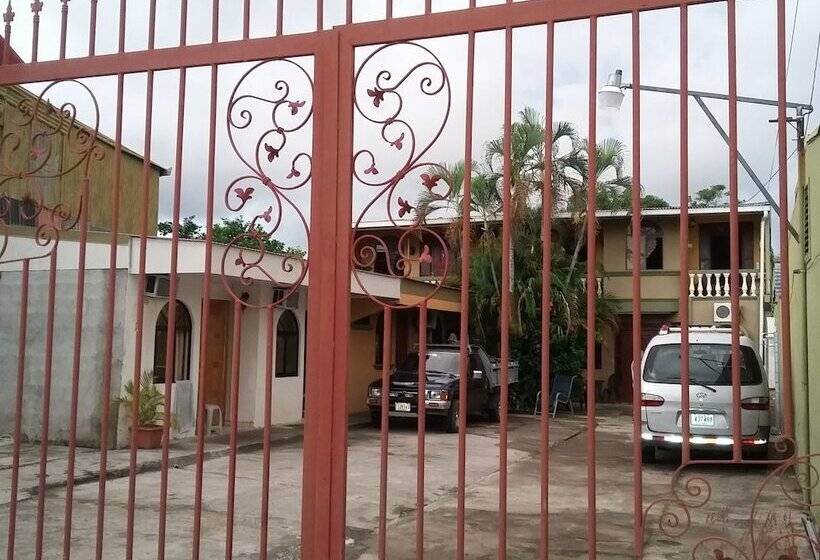 فندق Cabinas Madeleine