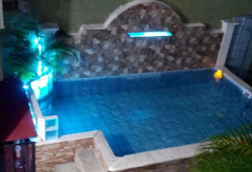 فندق Cabinas Madeleine