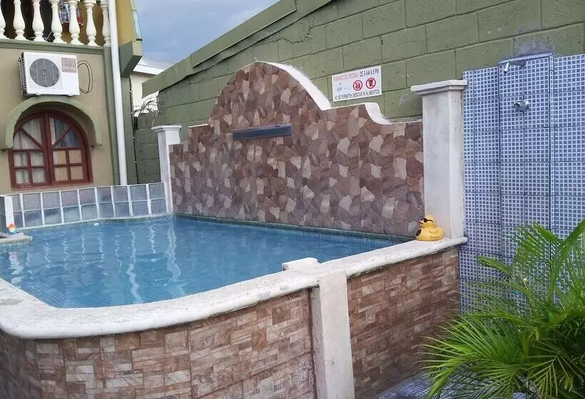 Отель Cabinas Madeleine