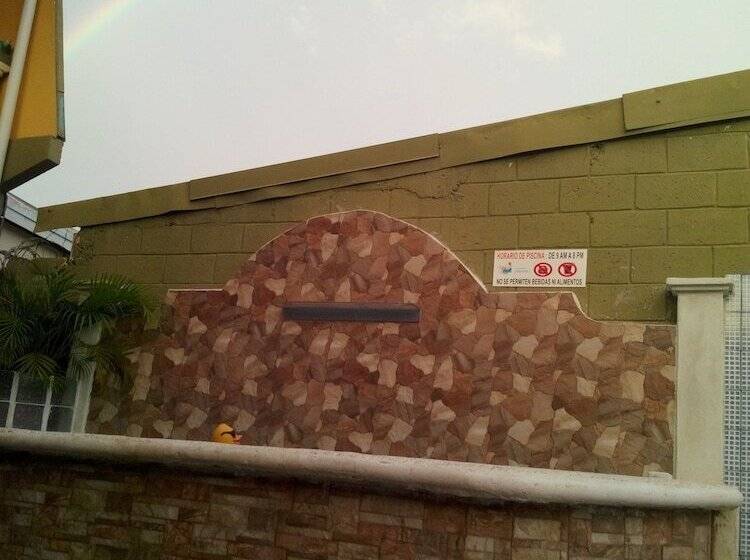 فندق Cabinas Madeleine