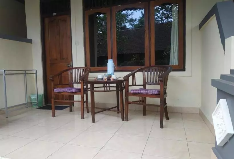 בית מלון כפרי Detri Inn