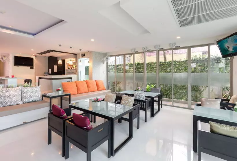 Hotel Kamala Beach Residence