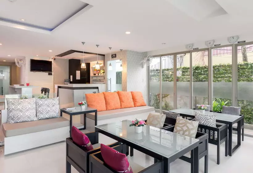 Hotel Kamala Beach Residence