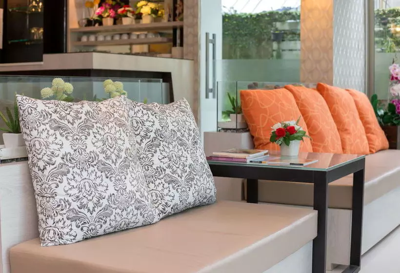 Hotel Kamala Beach Residence