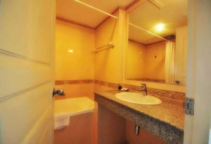 Отель The Airport Greenery