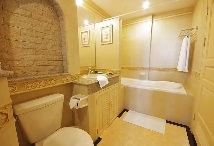 Отель The Airport Greenery