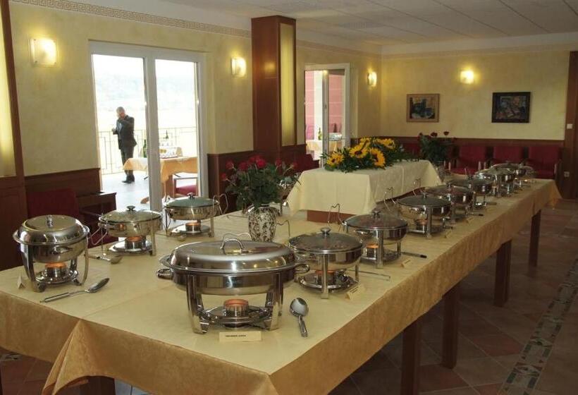 בית מלון כפרי Vila Emei