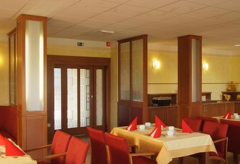 בית מלון כפרי Vila Emei