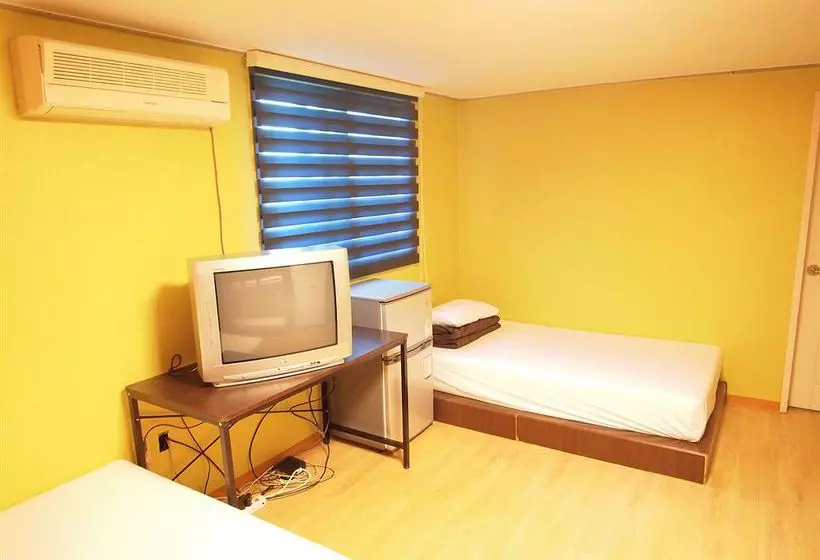 Shinchon Hostel