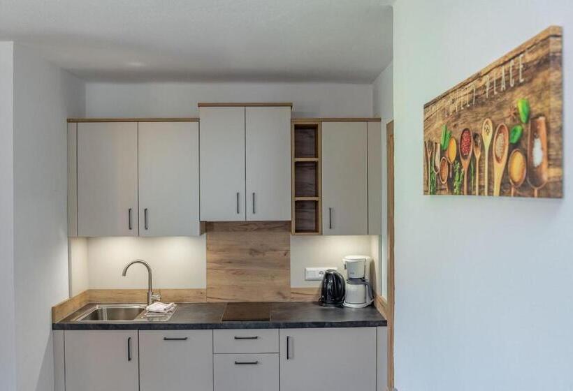 ホテル Bauernhof Katin