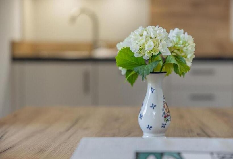 ホテル Bauernhof Katin