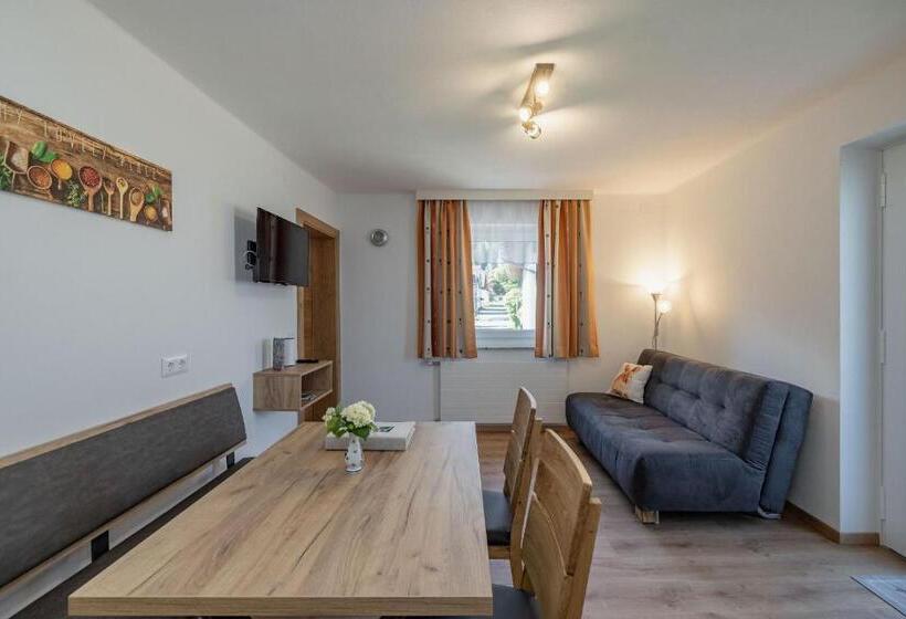 ホテル Bauernhof Katin